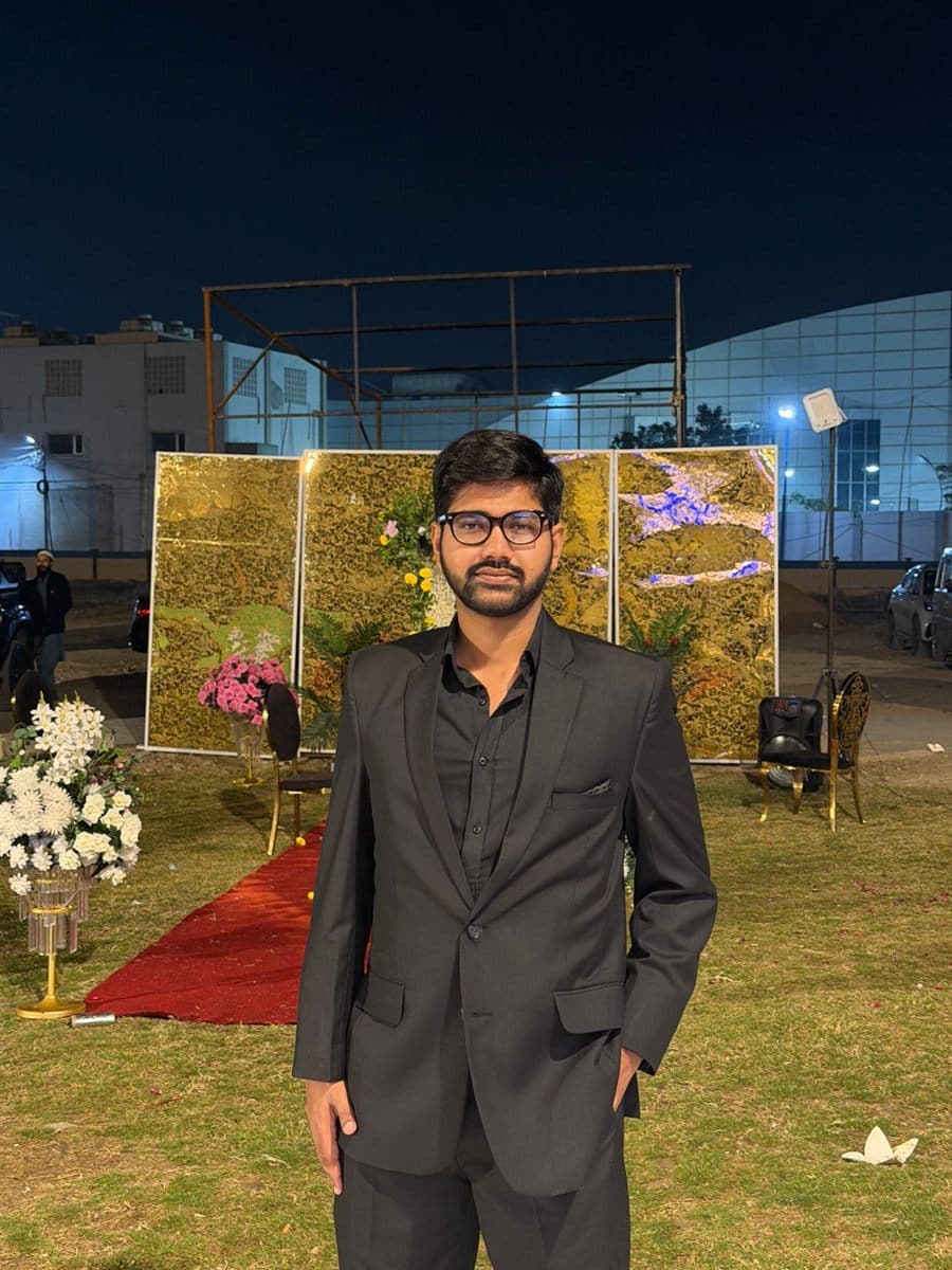 Dr Noor Azeem, Biology & Chemistry teacher